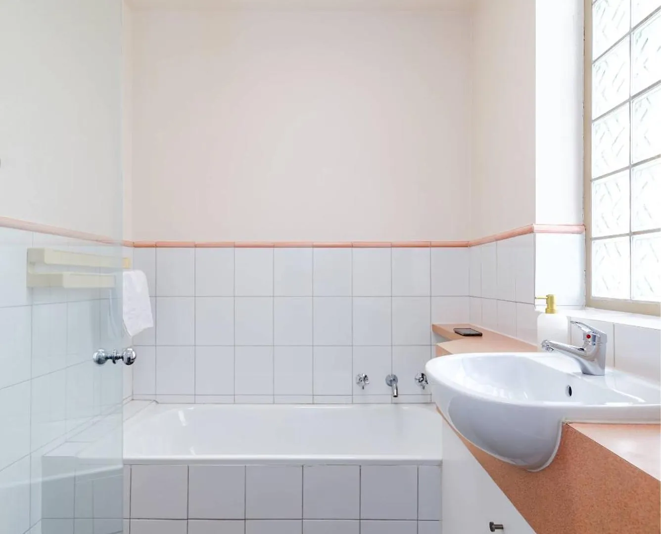 Holiday home 2Br Urban Nest Cosy & Central - Free Parking Adelaide